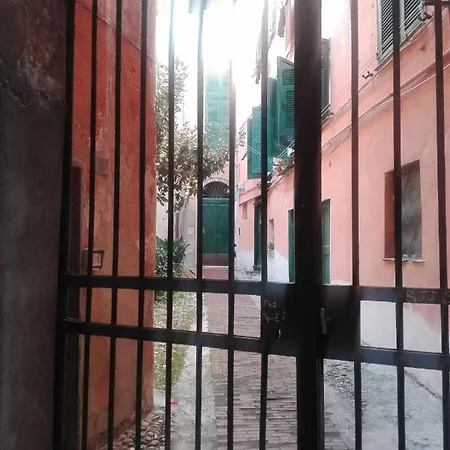 Bandabrisca Oda ve Kahvaltı Cenova